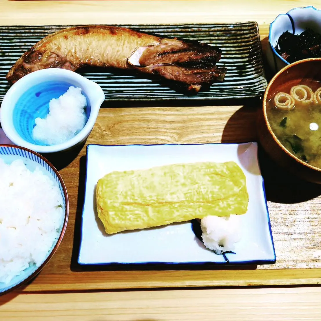 今日のランチはマグロのかまの焼き魚定食🐟🐟🐟⁡